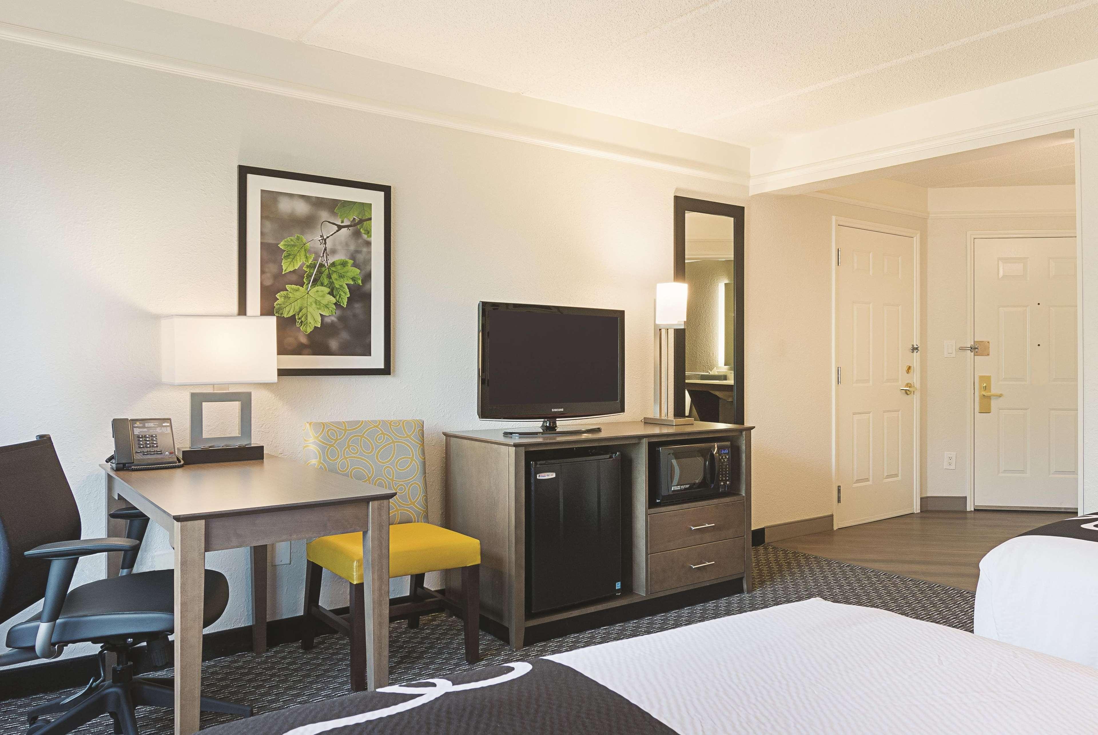 La Quinta By Wyndham Atlanta Perimeter Medical Hotel Sandy Springs Exterior photo